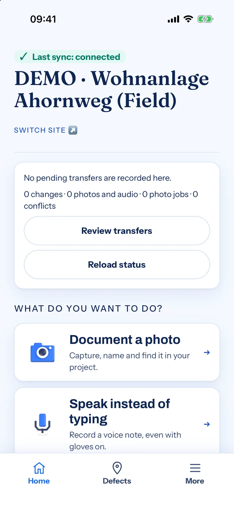 Home screen of the Gewerkton app on an iPhone with a demo project: “Last sync: connected”, transfer status with nothing pending and the paths “Document a photo” and “Speak instead of typing”